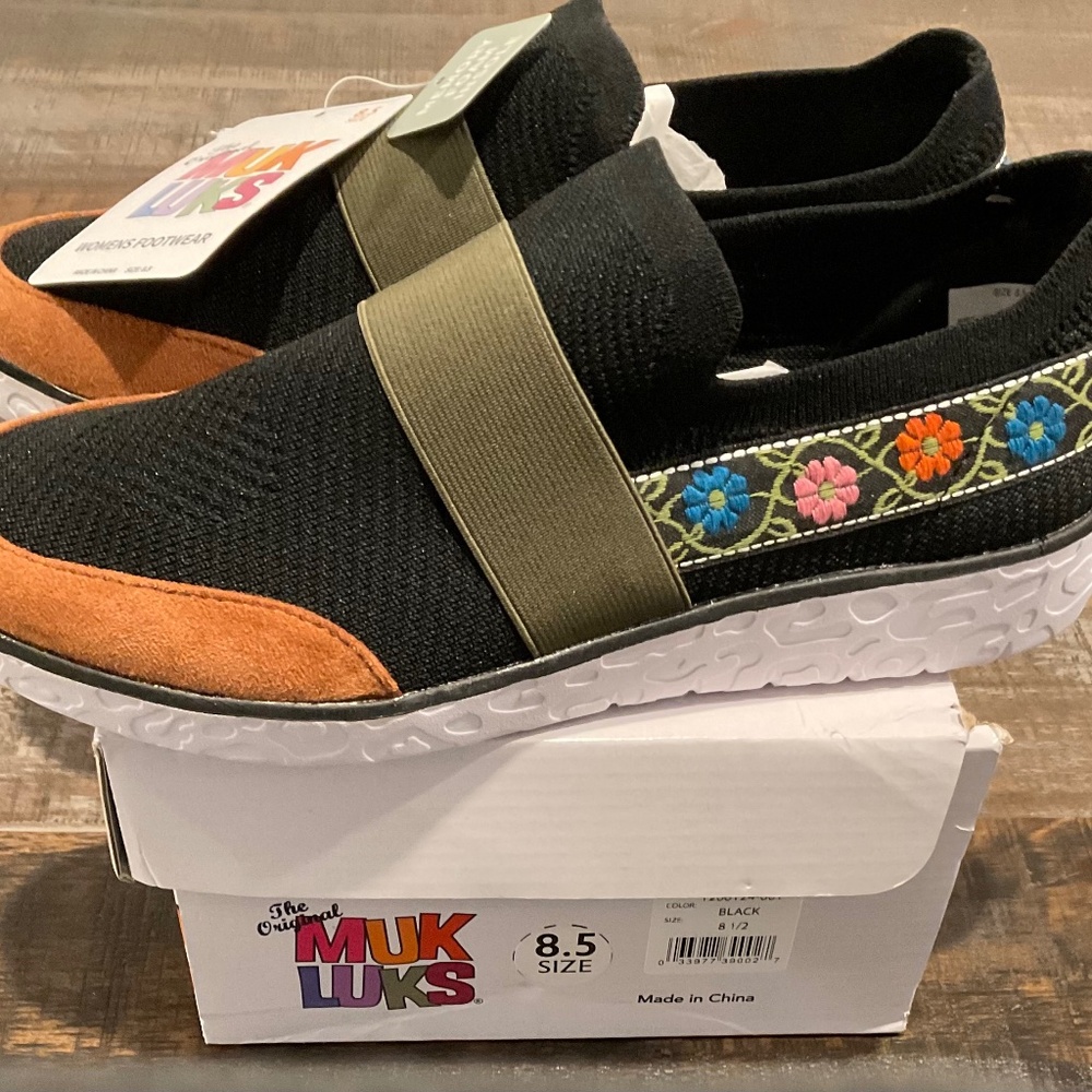 Muk Luks Size 8.5 Women’s slip on